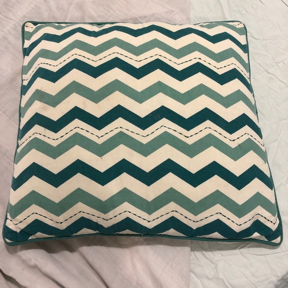 Throw pillows !! Who doesn't love pillows! - Picture 2 of 5